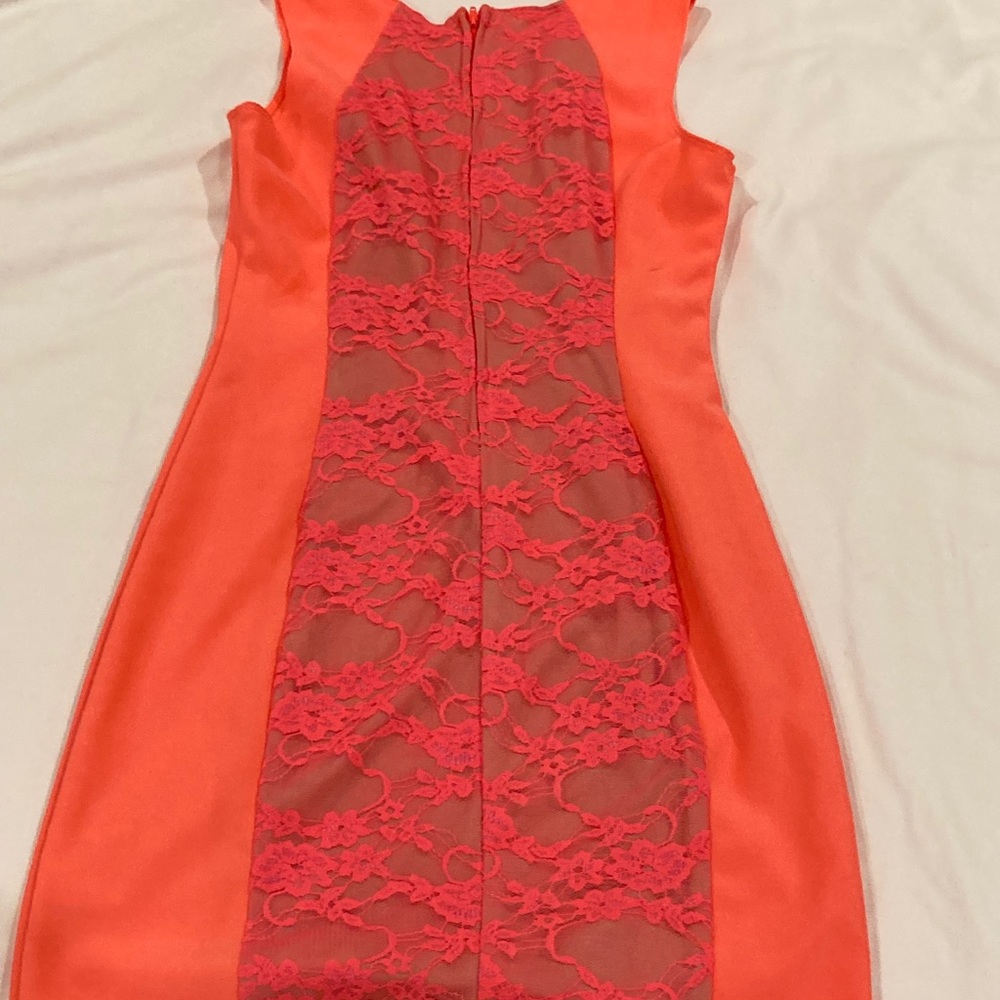 Sexy sleeveless lace dress in Neon Coral!